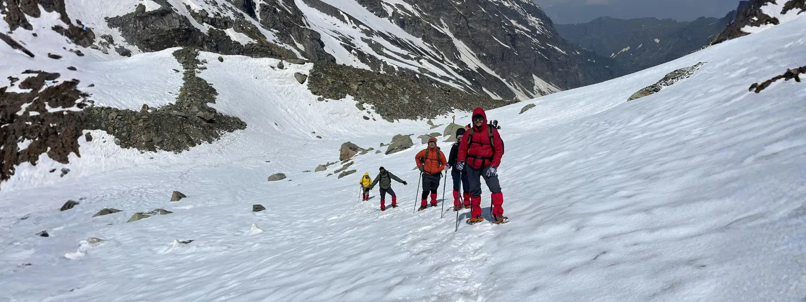 Manali Taxi Service banner